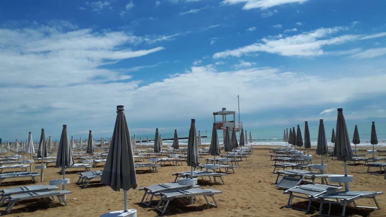 Hotel Villa Dina Lido di Jesolo Exterior foto